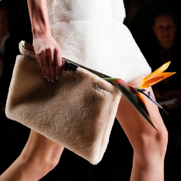 Fendi New Runway Fur Shearling Cross Body Clutch - Picture 7 of 8